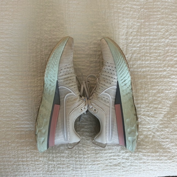 React Infinity Run Flyknit 2 'Platinum Tint' - Picture 2 of 9